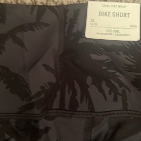 Aerie Tropical Print Side Pocket Bike Shorts in Black & Gray - Picture 2 of 5
